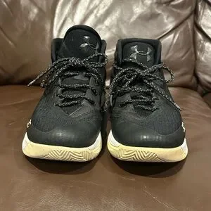 Under Armour Black and White Basketball Shoes Sleek Design Men Size 11
Used Under Armour | Shoes | Under Armour Black And White  main image 3